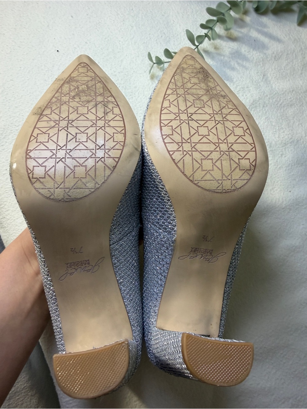 Jewel Badgley Mischka Silver Glitter Pumps Heels Size 7.5 Pointed Toe - Picture 10 of 13